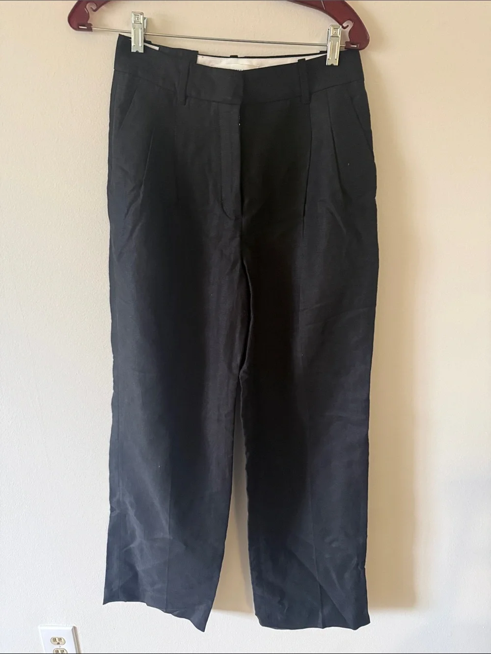 Aritzia The Effortles Pant in Black Linen - size 4 - NWT